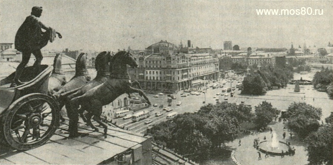 Театральная площадь